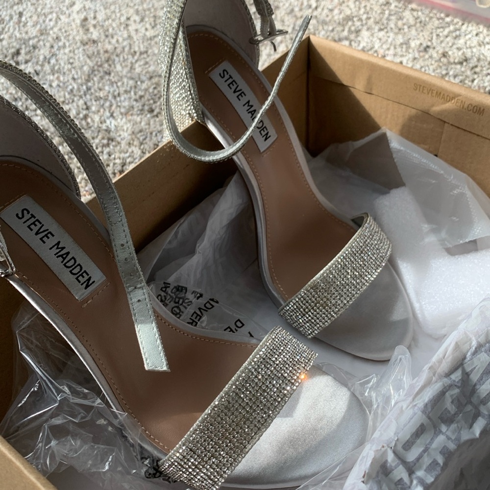 STEVE MADDEN Carson rhinestone heel 👠